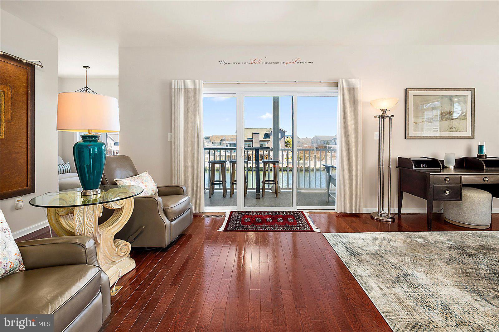 LIGHTHOUSE VIEW - Residential