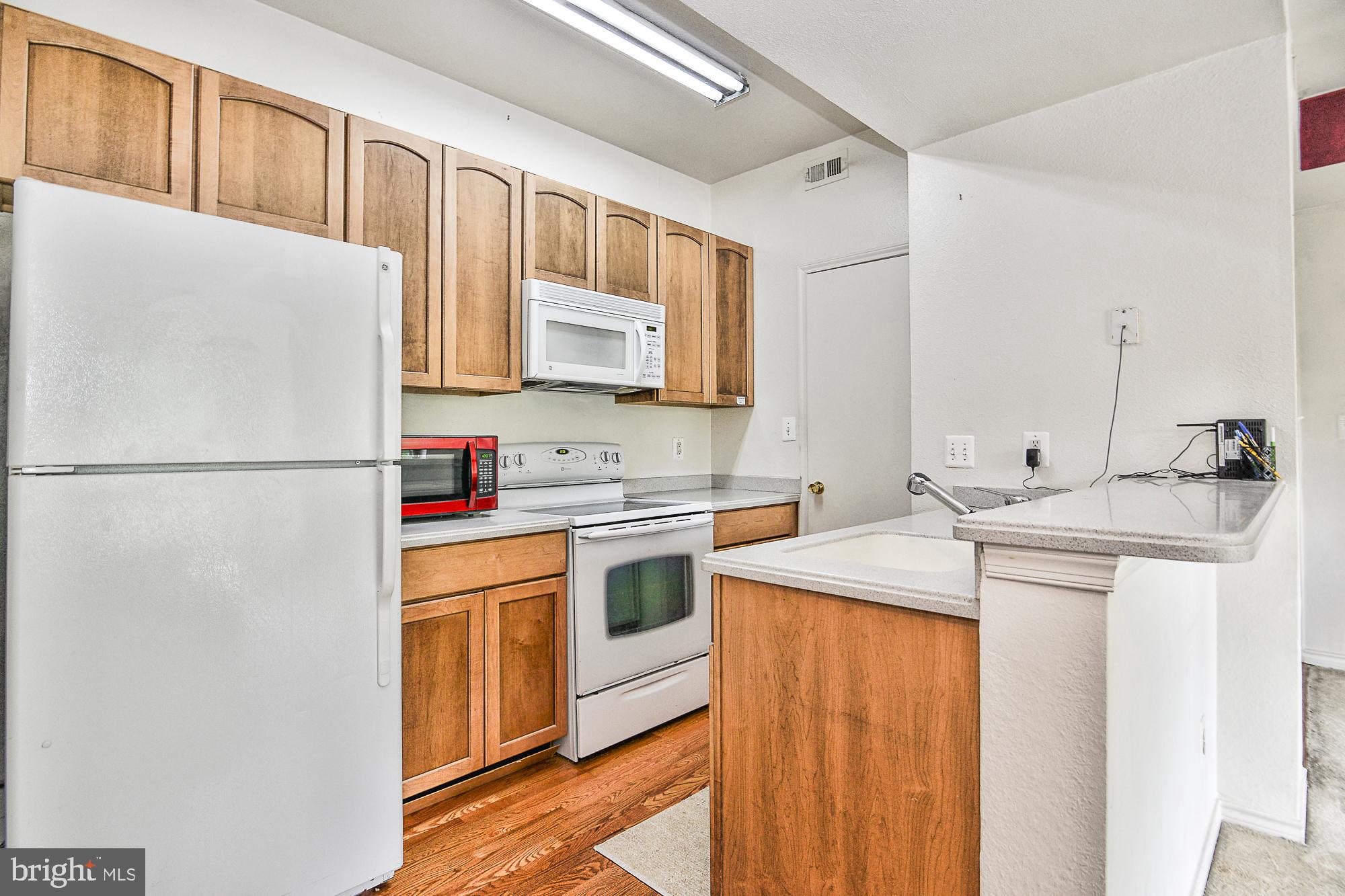 PENDERBROOK SQUARE CONDOMINIUMS - Residential Lease