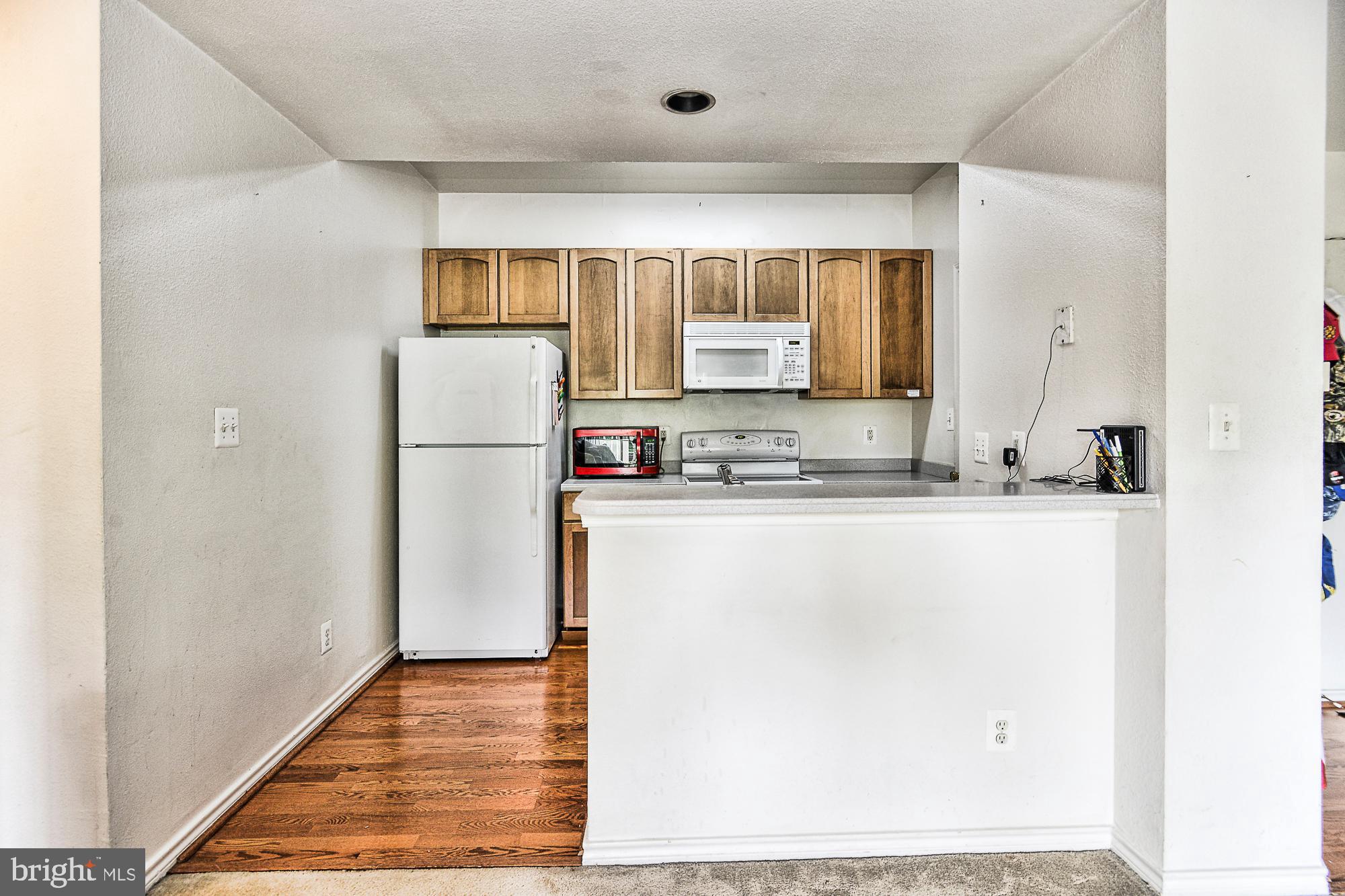 PENDERBROOK SQUARE CONDOMINIUMS - Residential Lease