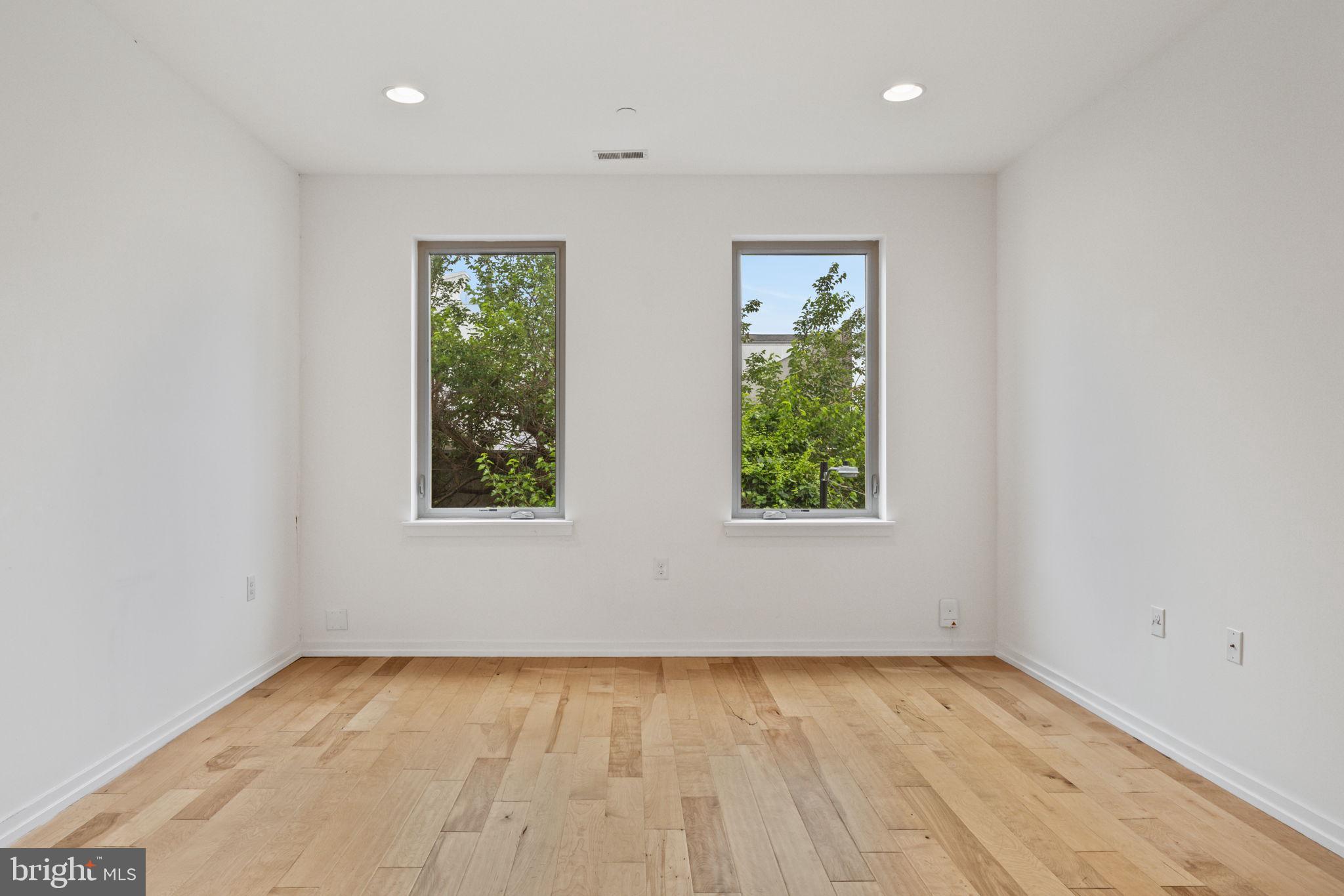 KENSINGTON - Residential Income