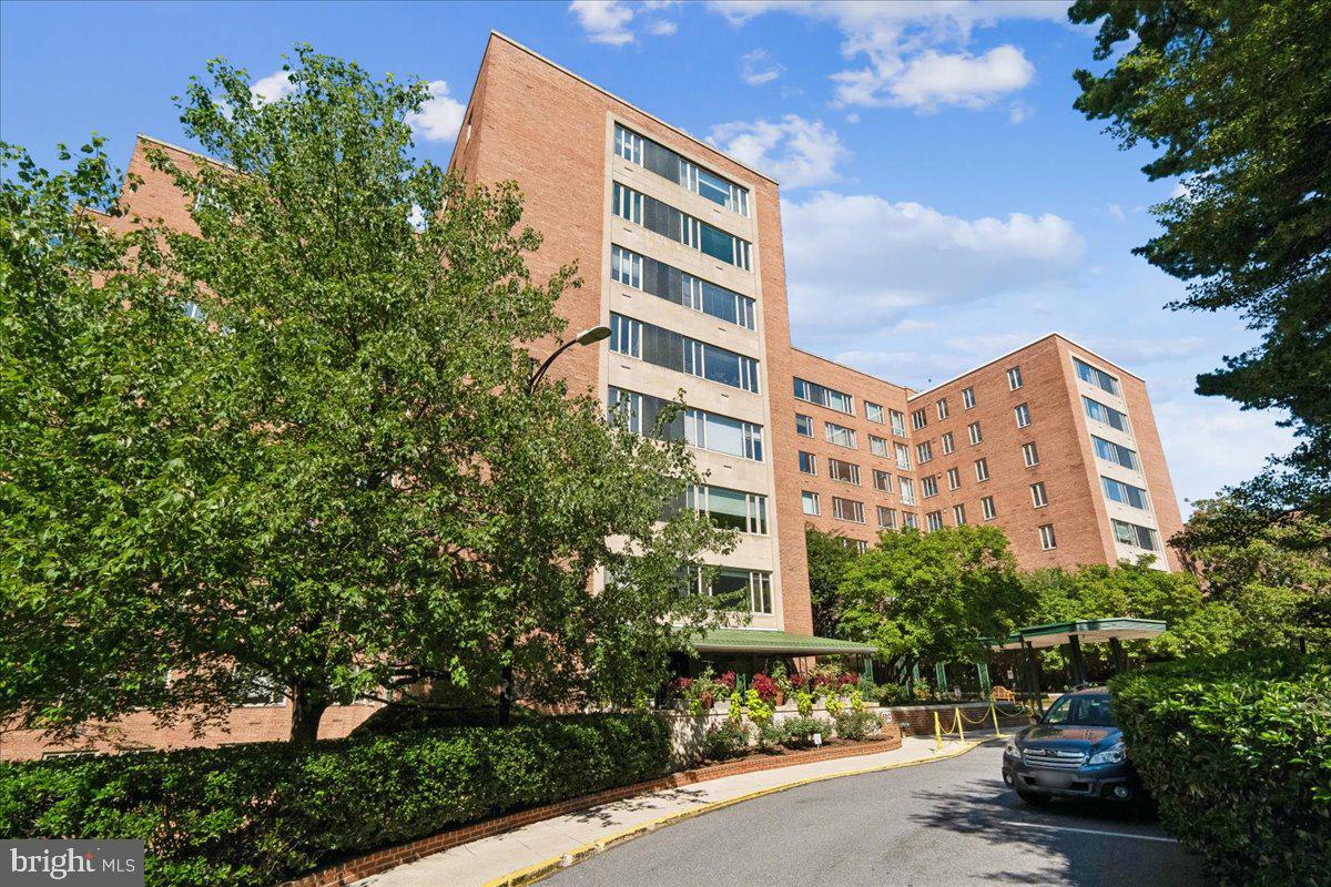 4301 MASSACHUSETTS AVENUE NW 4011