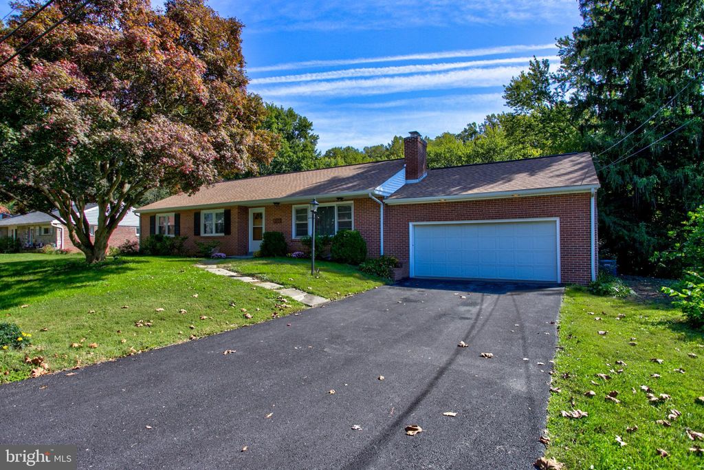 Photo of 1700 COLONIAL MANOR DR, LANCASTER, PA 17603 (MLS # PALA2026120)