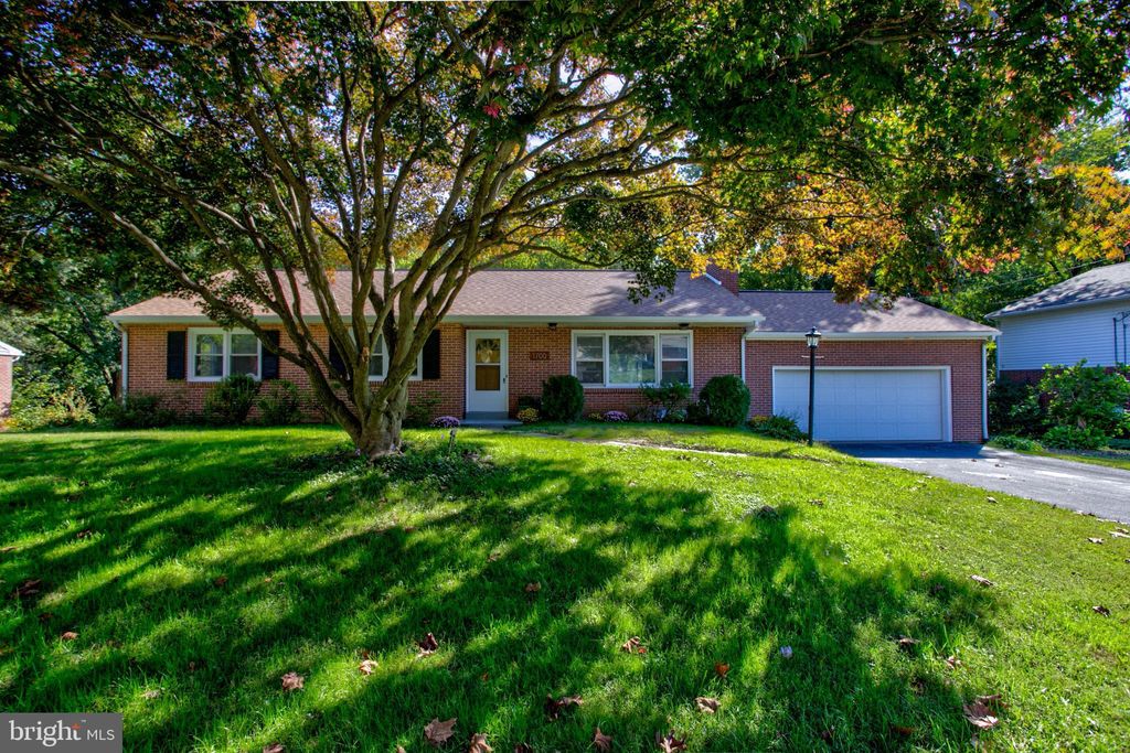 Photo of 1700 COLONIAL MANOR DR, LANCASTER, PA 17603 (MLS # PALA2026120)