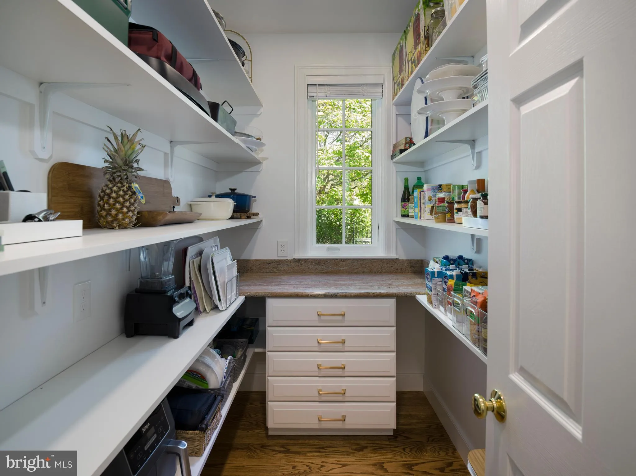 Berwyn, Pennsylvania 19312, United States, 5 Bedrooms Bedrooms, ,5 BathroomsBathrooms,Residential,Pending,115111