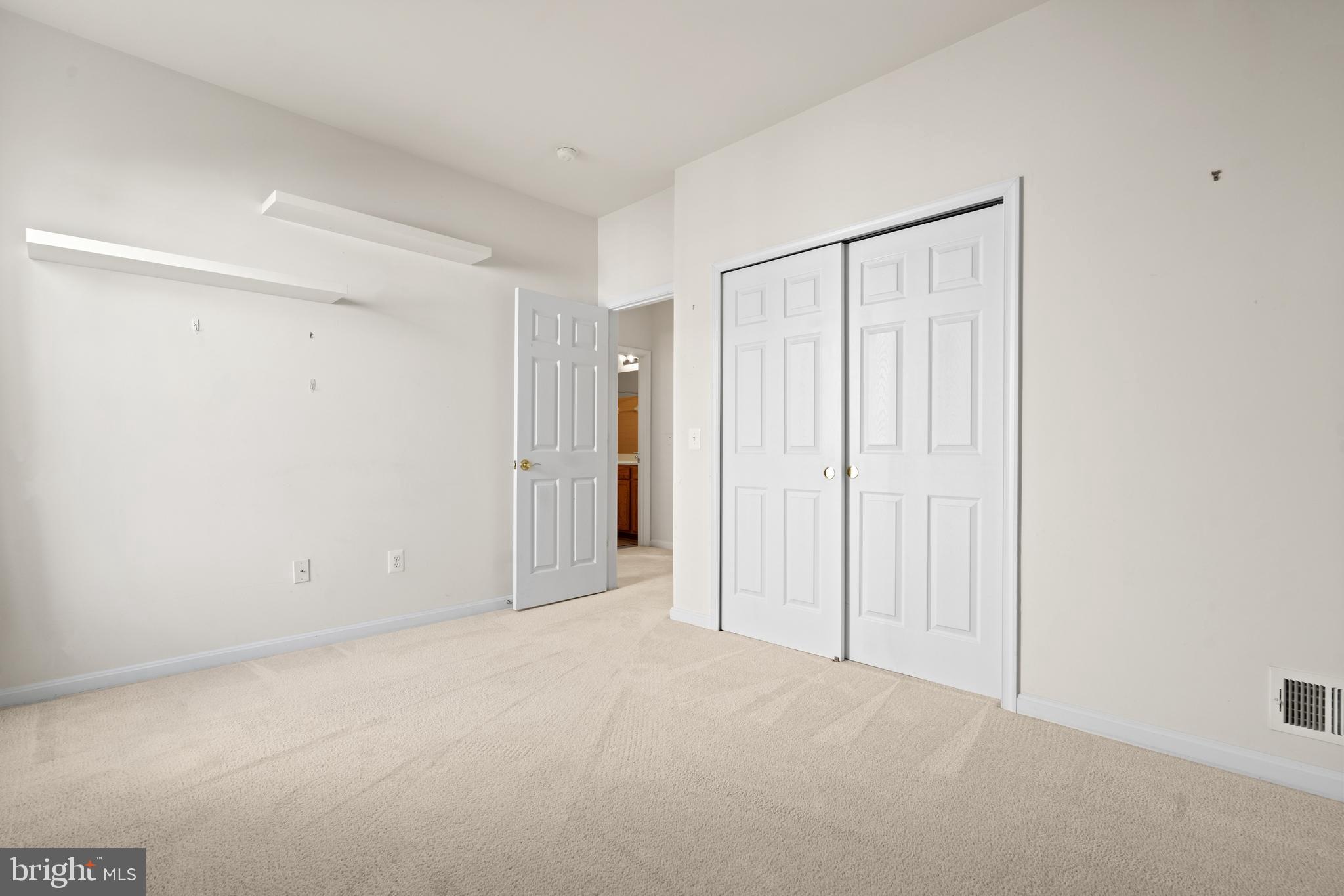 FOUR SEASONS IN HISTORIC VIRGINIA - Residential