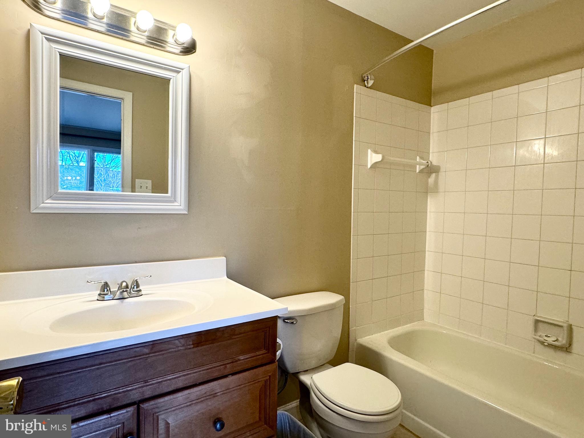 BOLTON HILL HISTORIC DISTRICT - Residential Lease