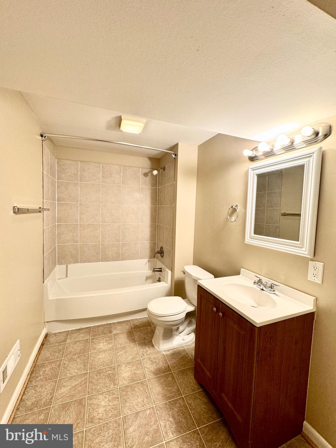 BOLTON HILL HISTORIC DISTRICT - Residential Lease