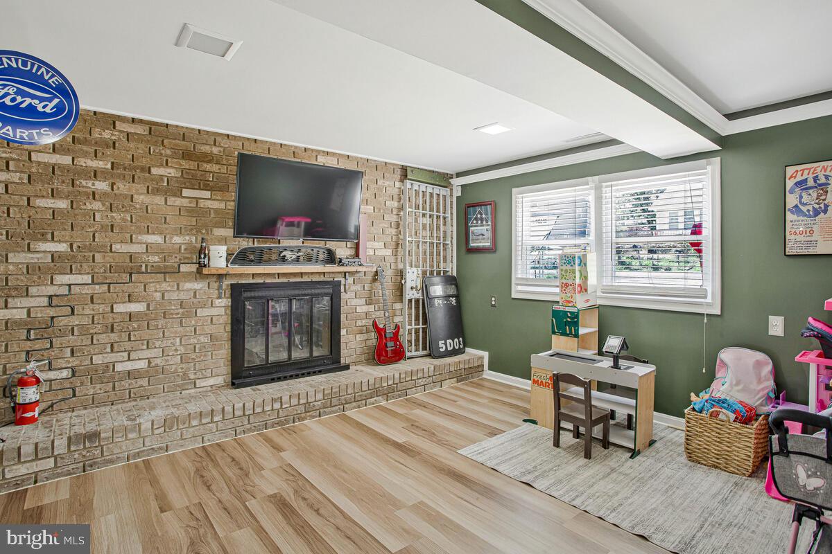 WOODLAND BEACH - Residential