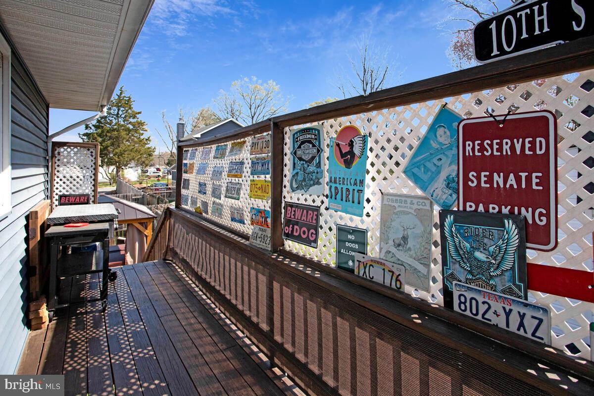 WOODLAND BEACH - Residential