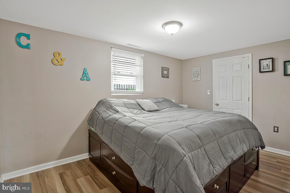 WOODLAND BEACH - Residential