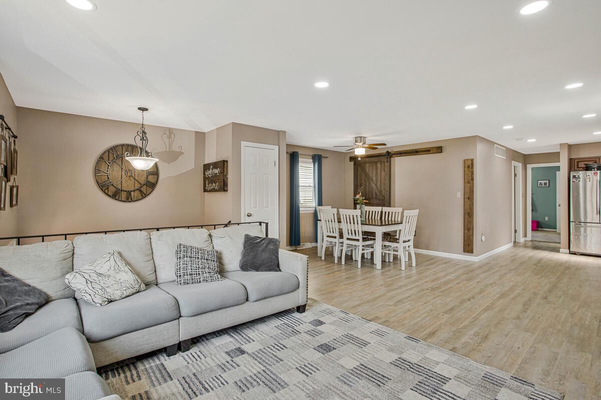 WOODLAND BEACH - Residential