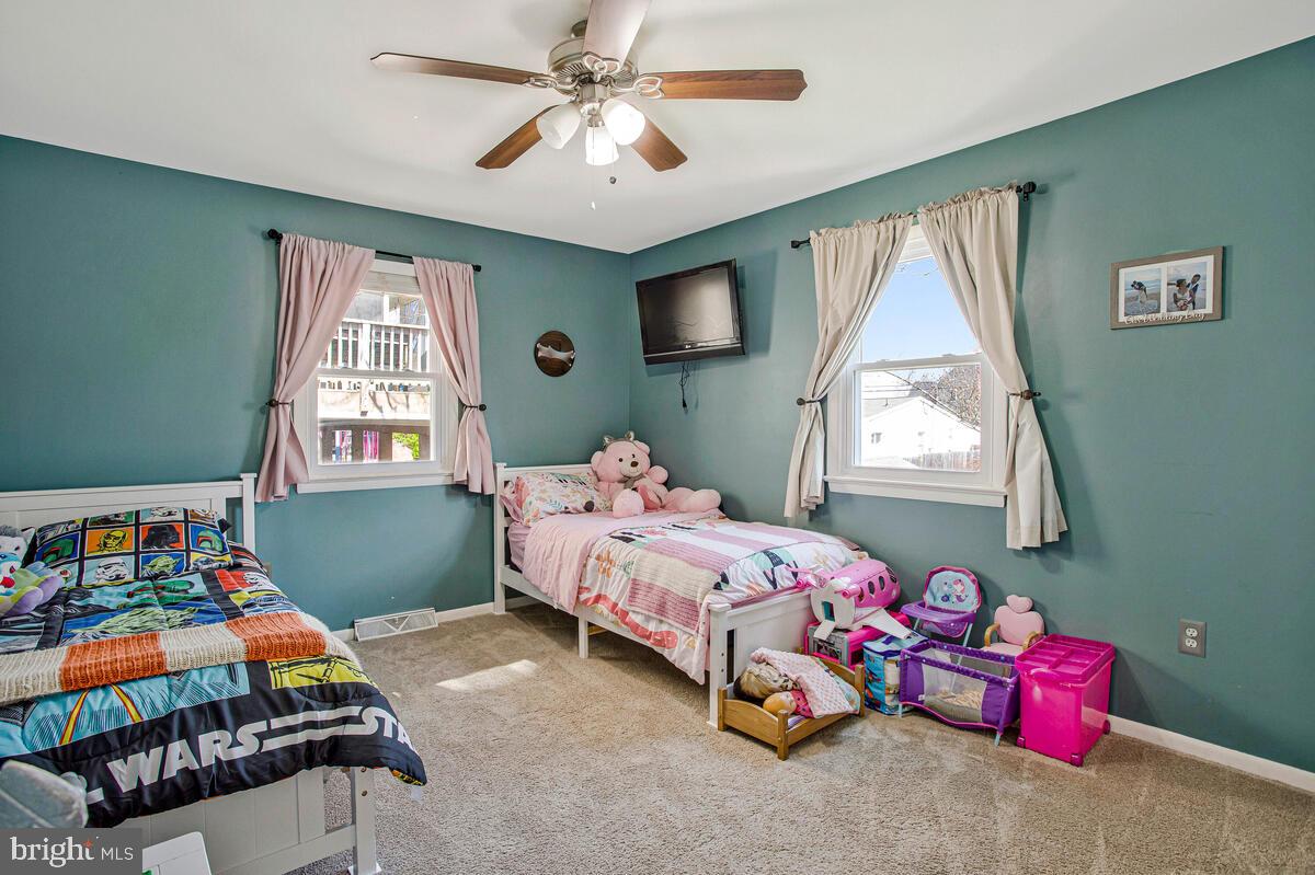 WOODLAND BEACH - Residential