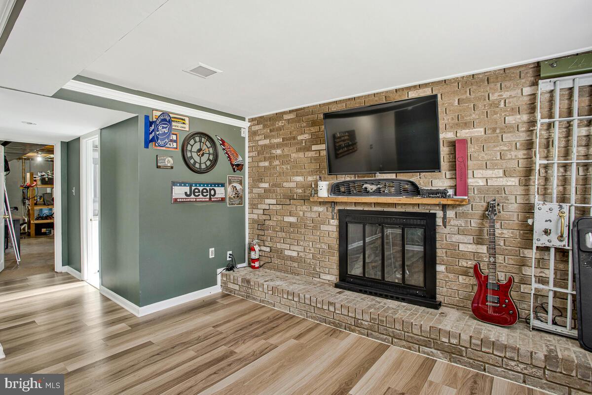 WOODLAND BEACH - Residential