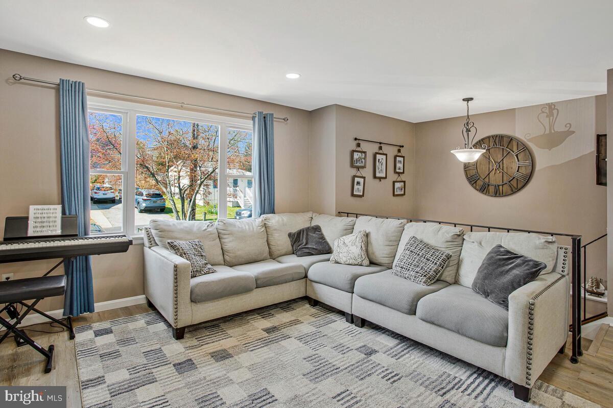 WOODLAND BEACH - Residential