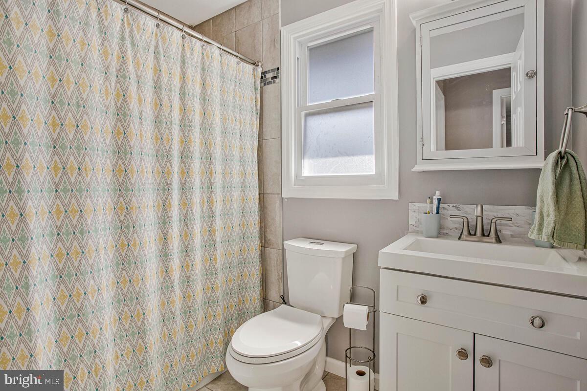 WOODLAND BEACH - Residential