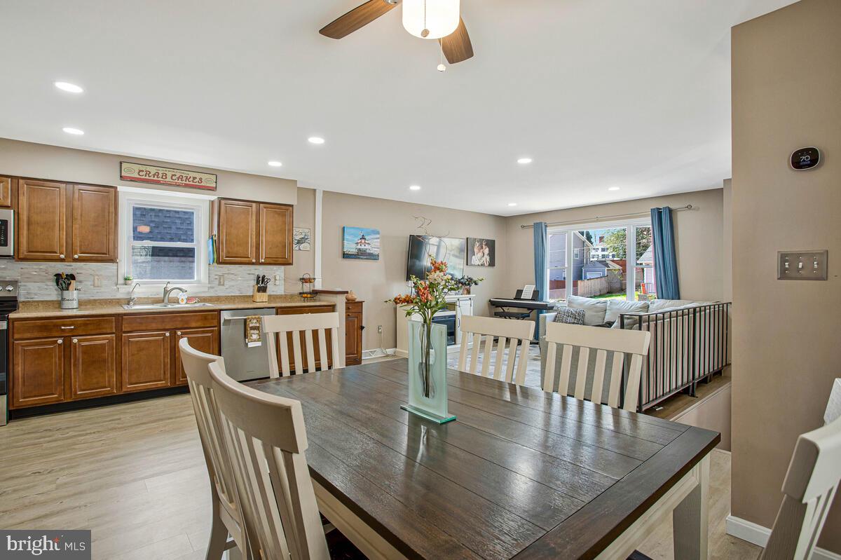 WOODLAND BEACH - Residential