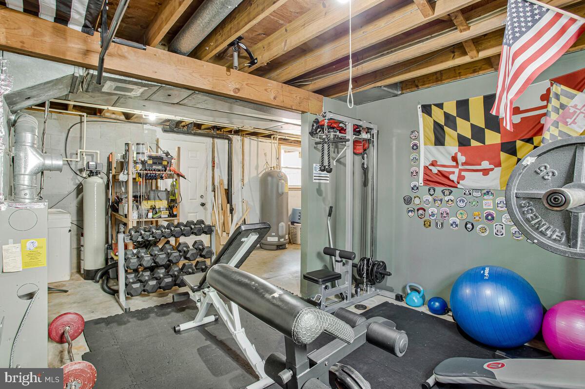 WOODLAND BEACH - Residential