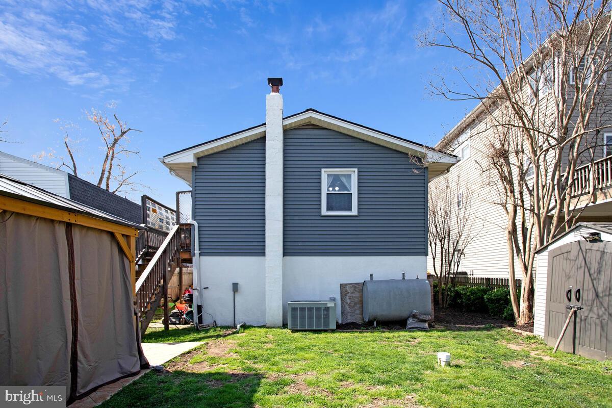 WOODLAND BEACH - Residential