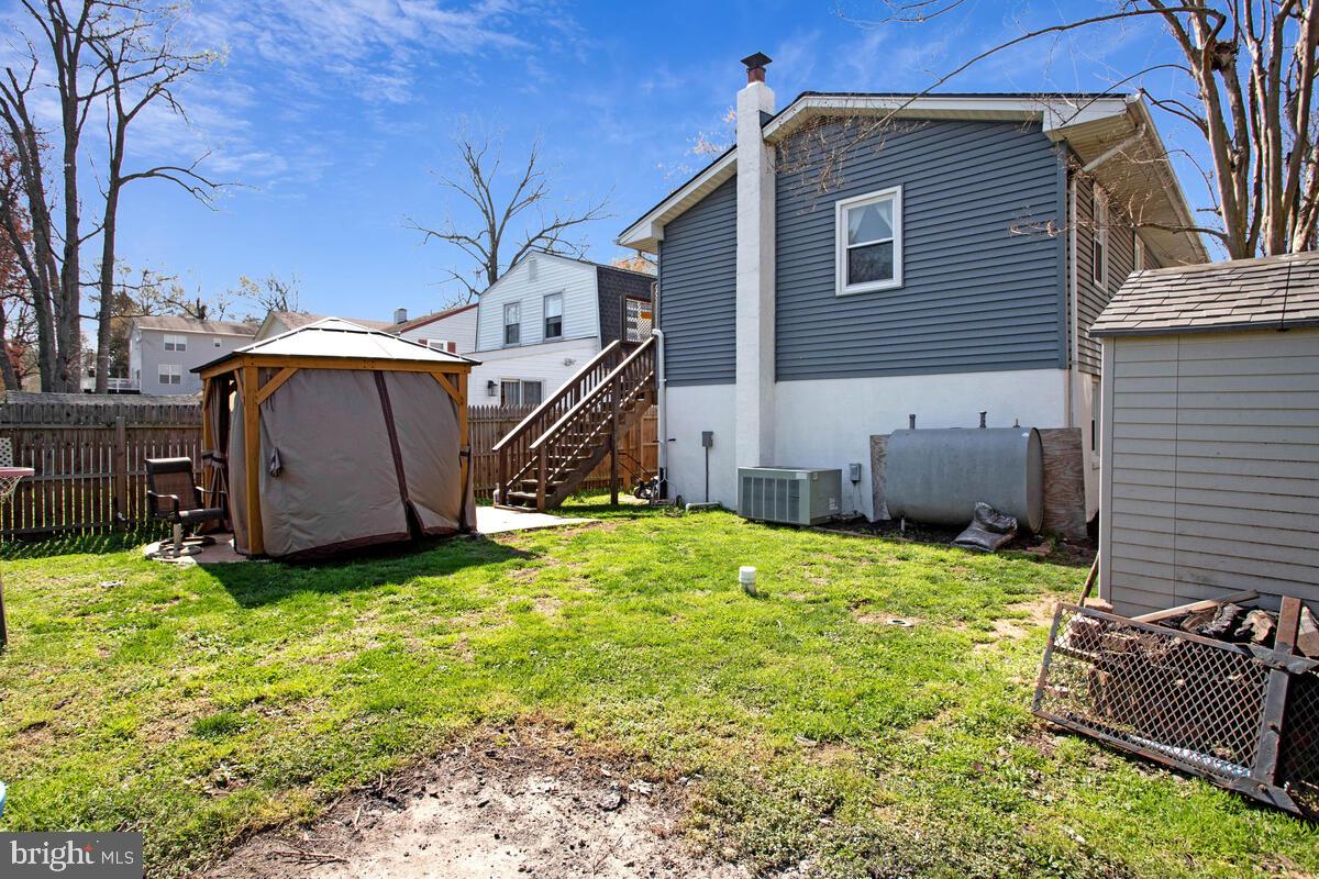 WOODLAND BEACH - Residential