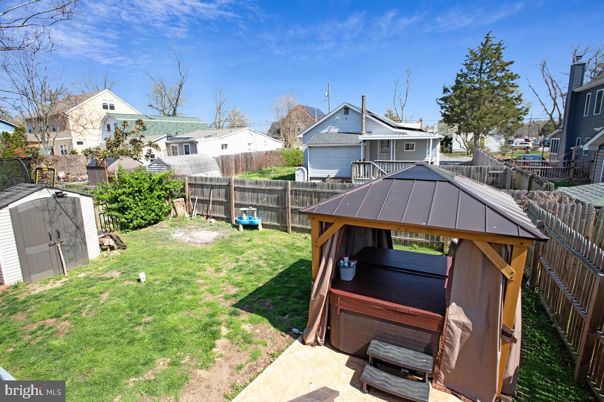 WOODLAND BEACH - Residential