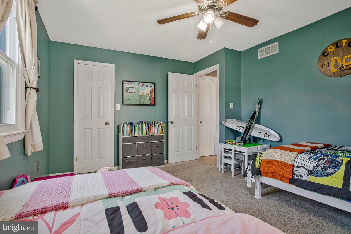 WOODLAND BEACH - Residential