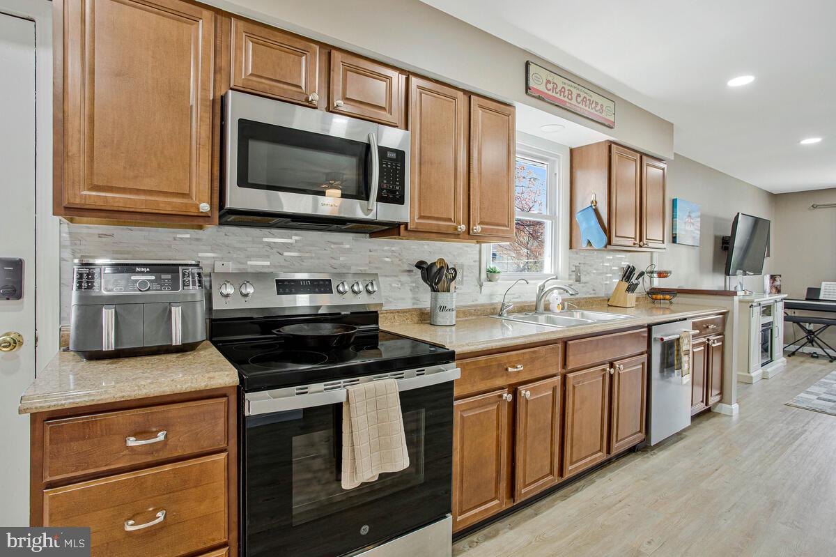 WOODLAND BEACH - Residential