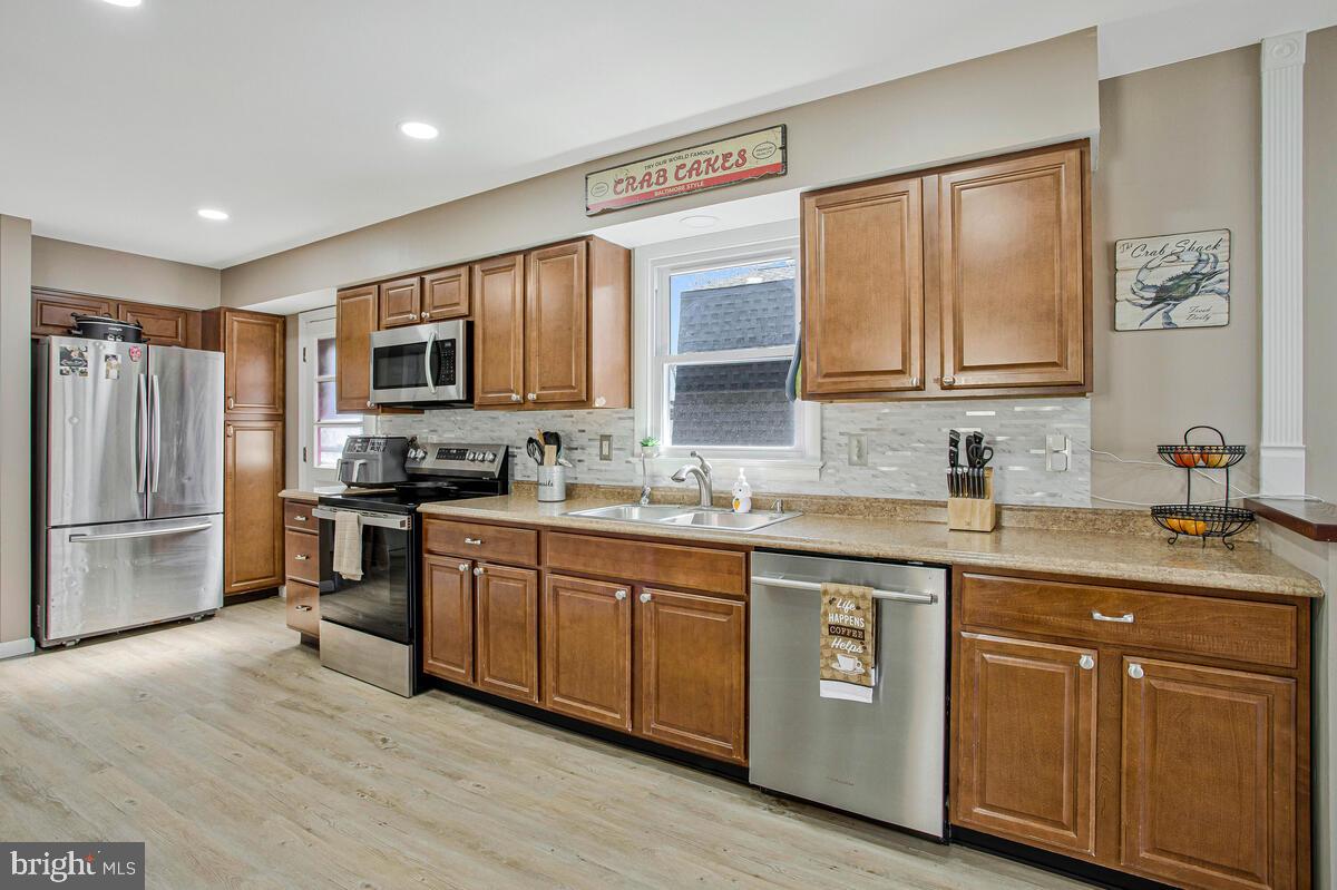 WOODLAND BEACH - Residential