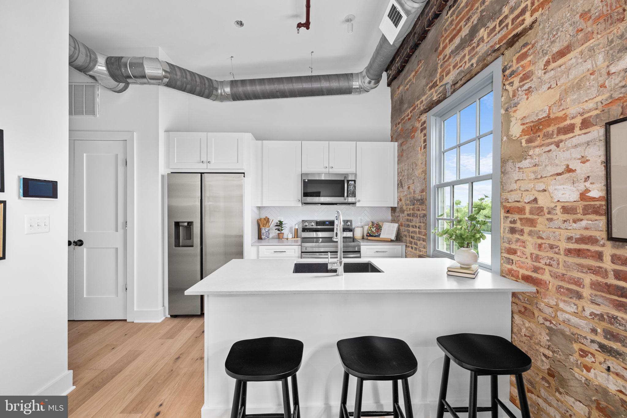 901 KING STREET 201