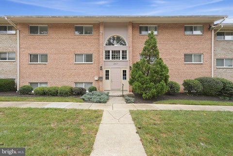 Photo of 2837 Kalmia Lee Court #301, FALLS CHURCH, VA 22042 (MLS # VAFX2342364)