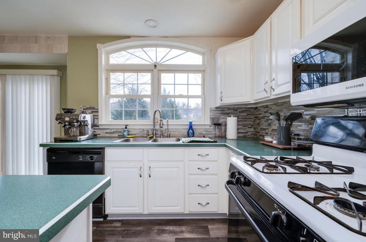 PATHFINDER MEADOWS - Residential