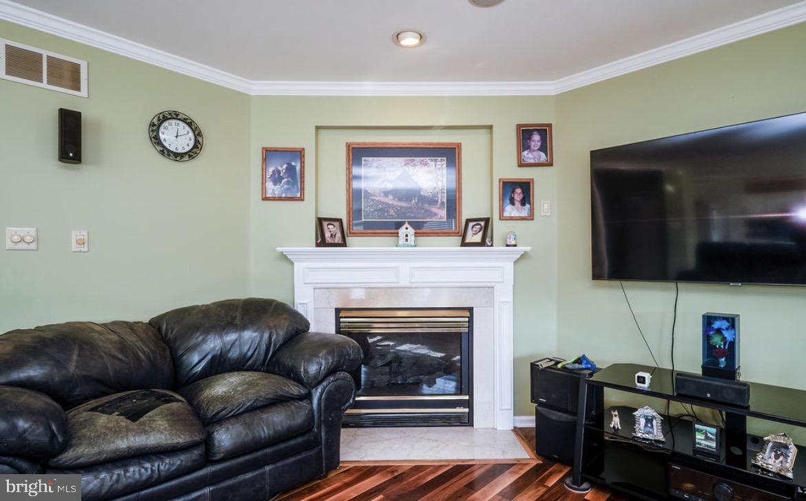 PATHFINDER MEADOWS - Residential