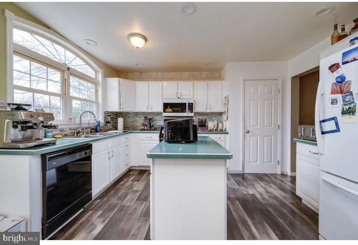 PATHFINDER MEADOWS - Residential