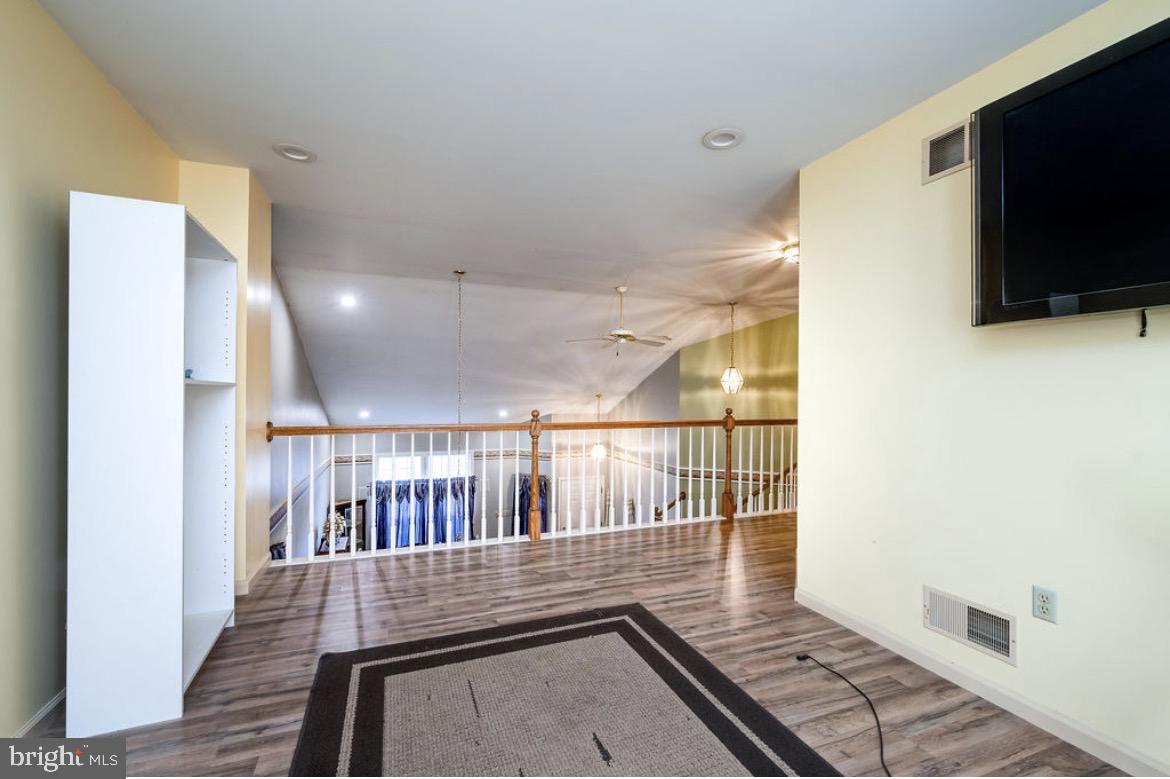 PATHFINDER MEADOWS - Residential