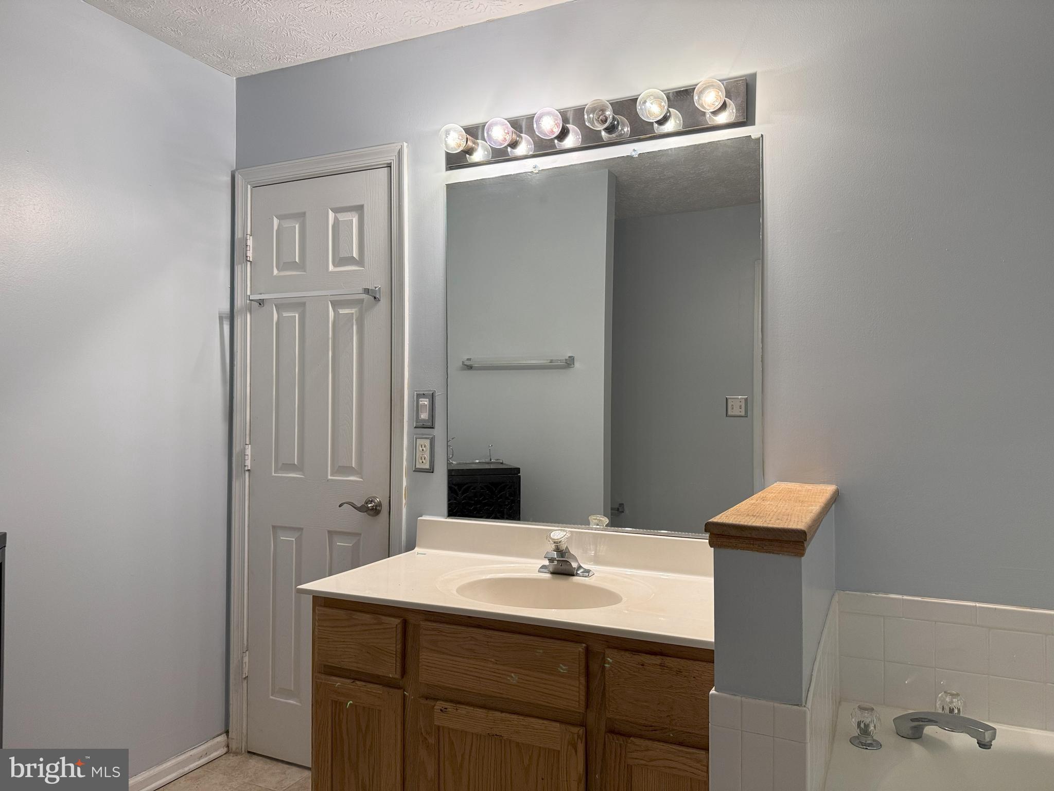 CHARLESTOWN COMMONS - Residential Lease