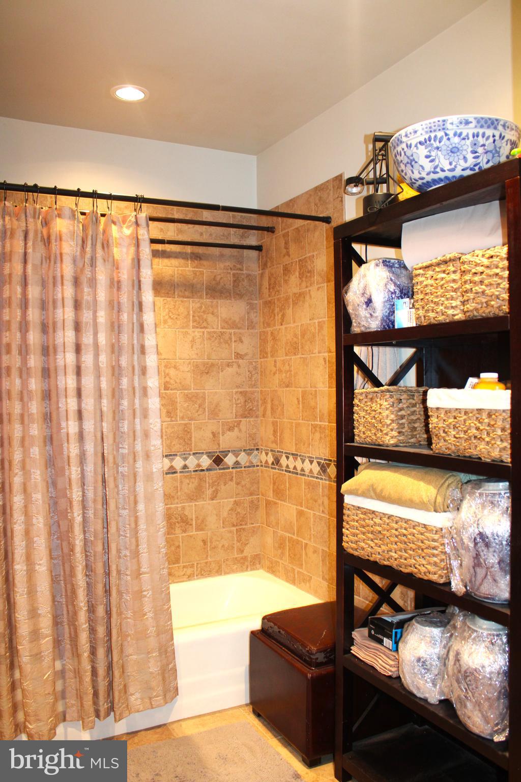 NORTH END - Residential