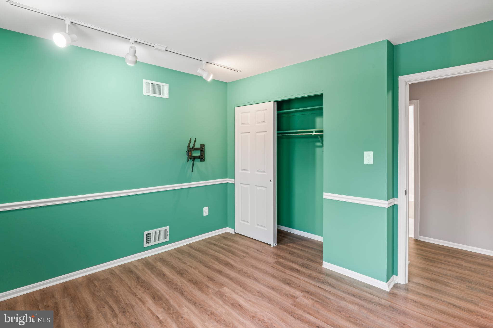 RESTON - Residential