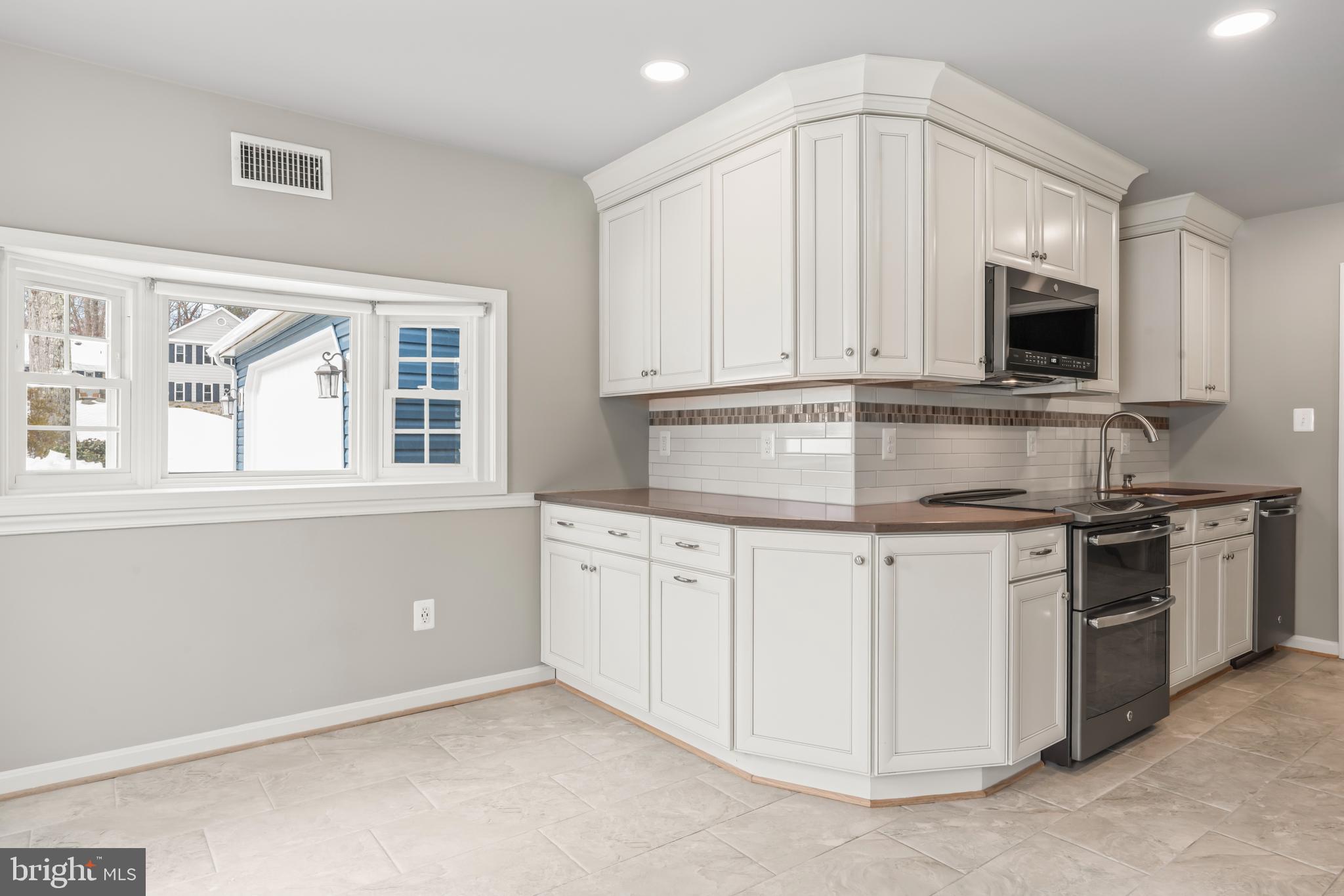 RESTON - Residential