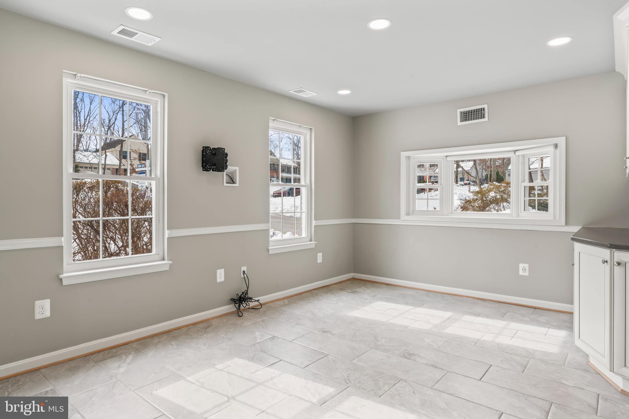 RESTON - Residential