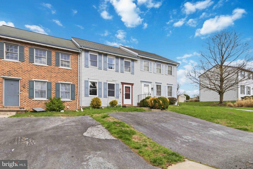 Photo of 14 Cranfield Court, ELIZABETHTOWN, PA 17022 (MLS # PALA2085662)