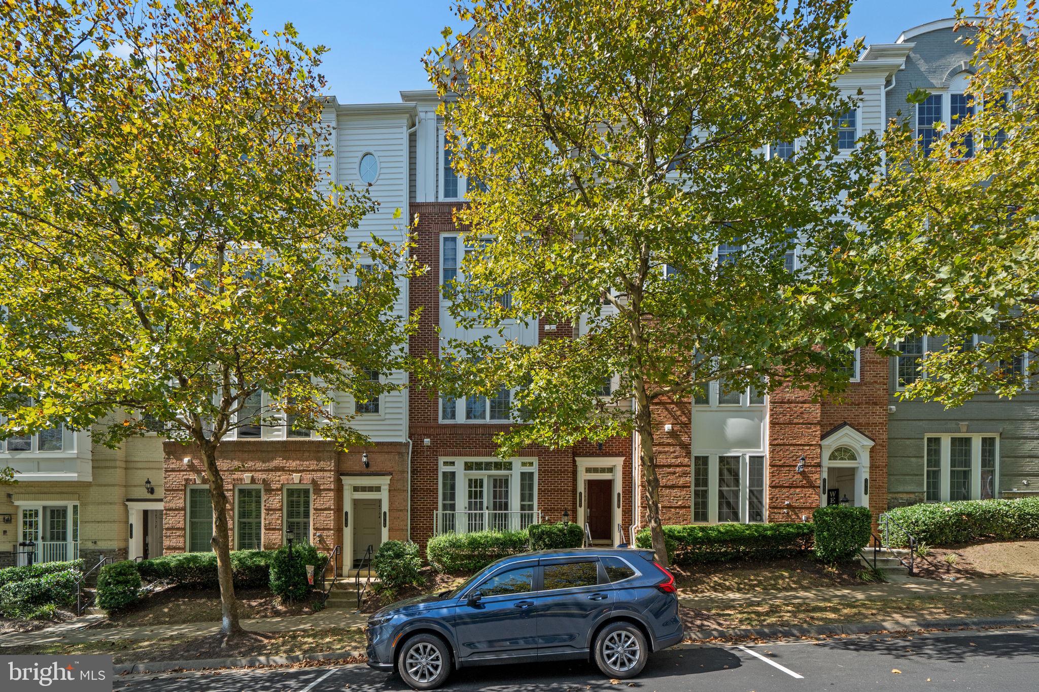 POTOMAC CLUB CONDOMINIUMS - Residential