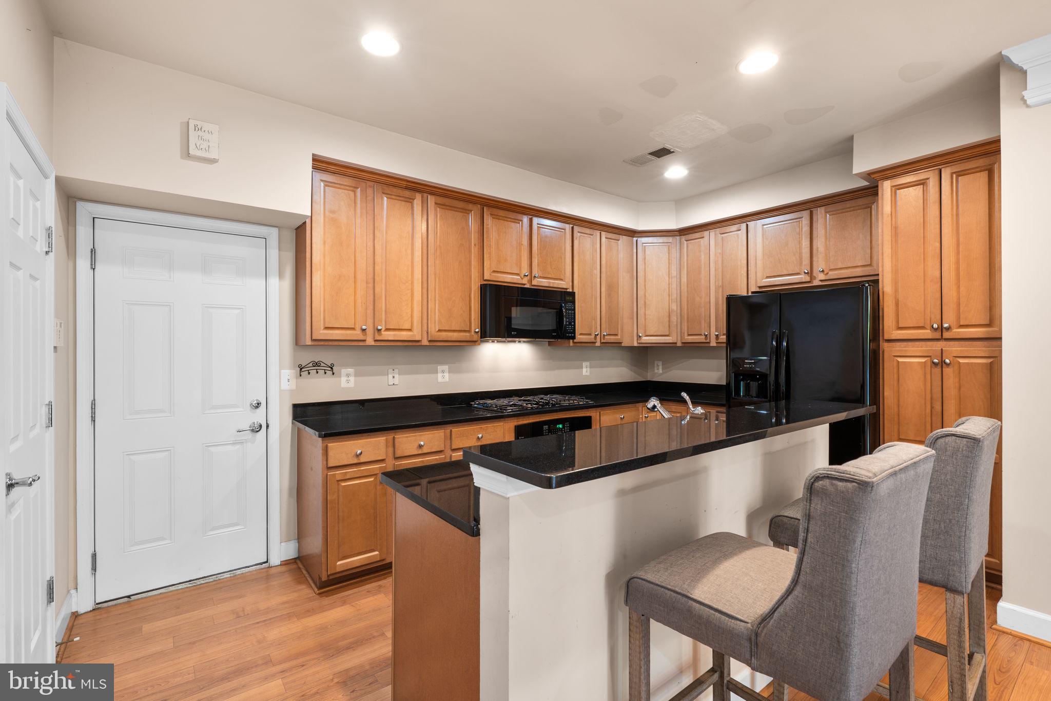 POTOMAC CLUB CONDOMINIUMS - Residential