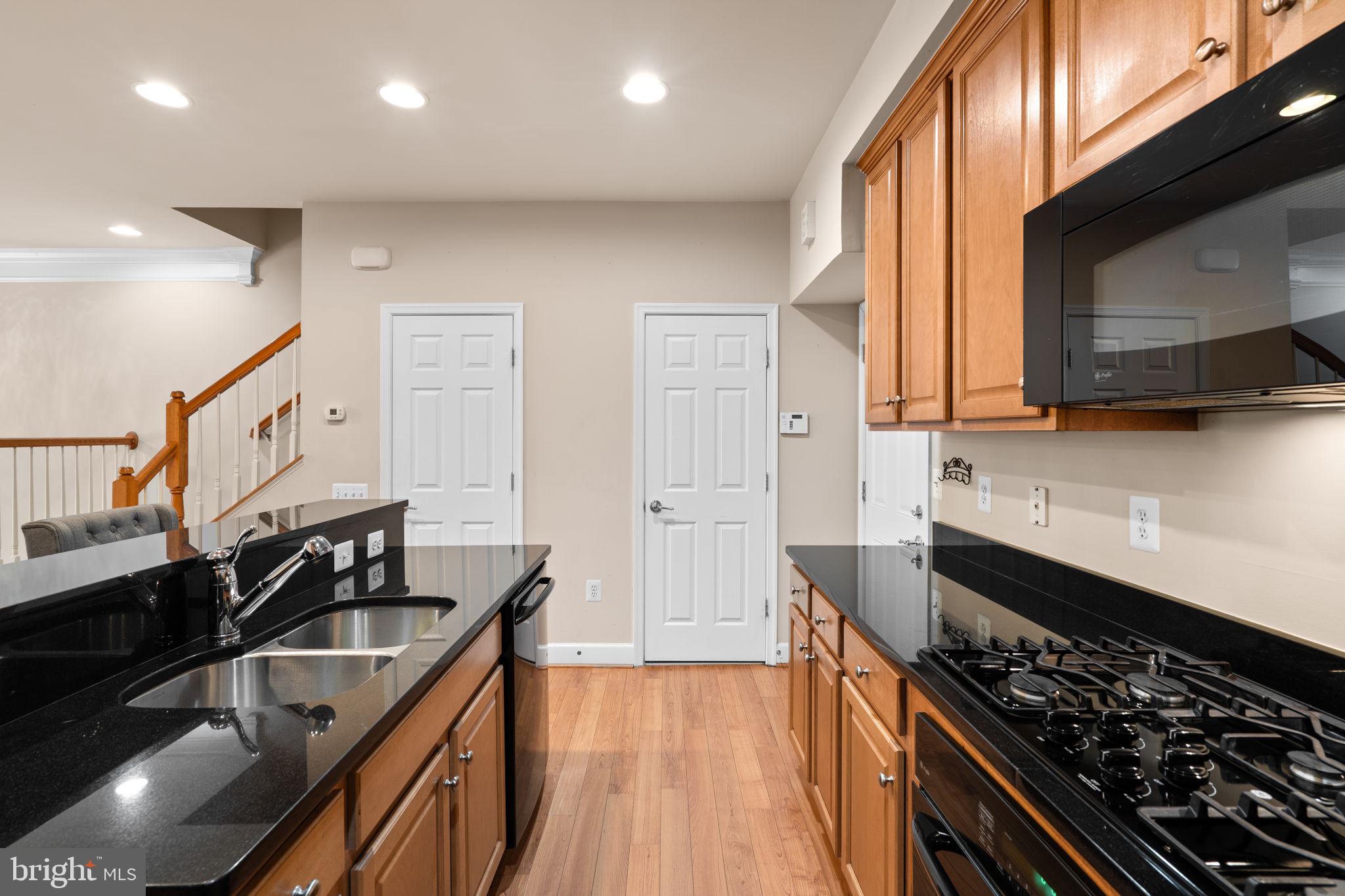 POTOMAC CLUB CONDOMINIUMS - Residential