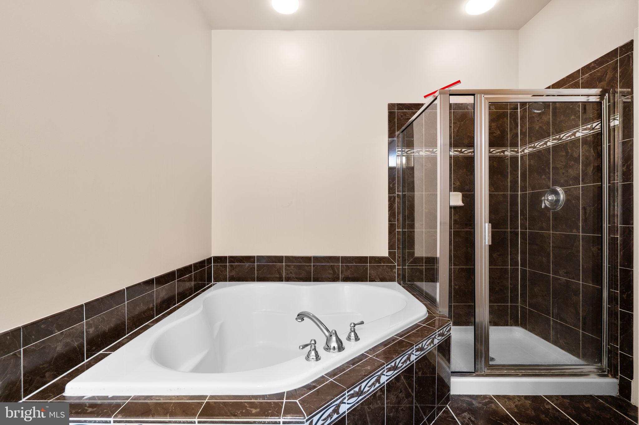 POTOMAC CLUB CONDOMINIUMS - Residential