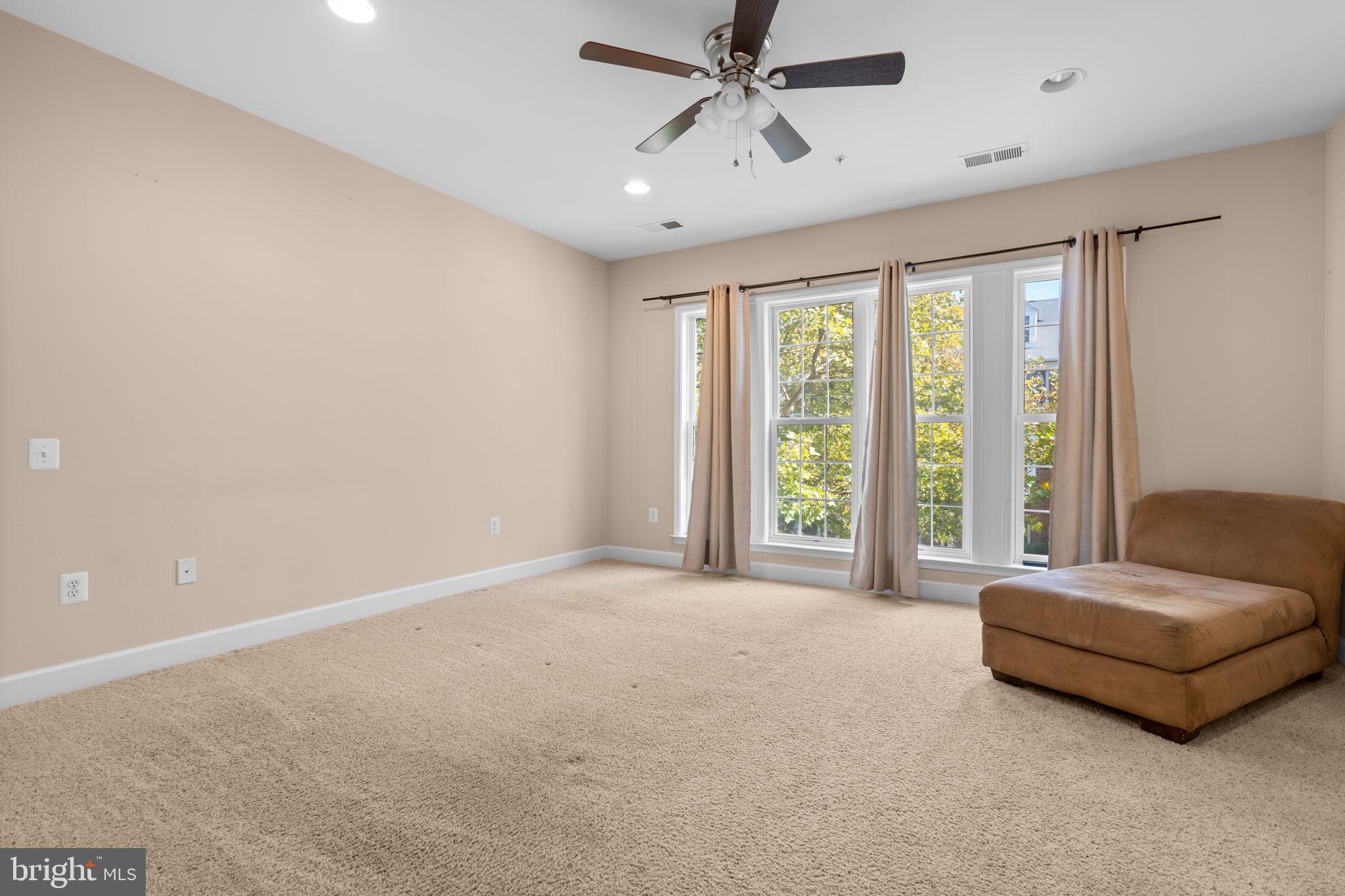 POTOMAC CLUB CONDOMINIUMS - Residential