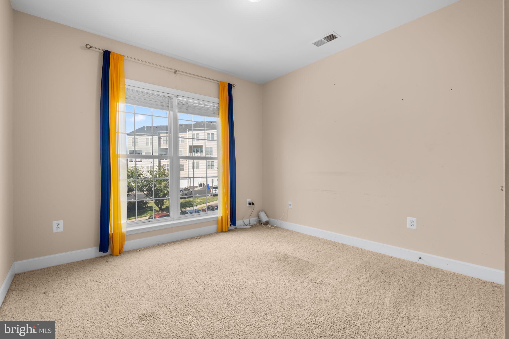 POTOMAC CLUB CONDOMINIUMS - Residential