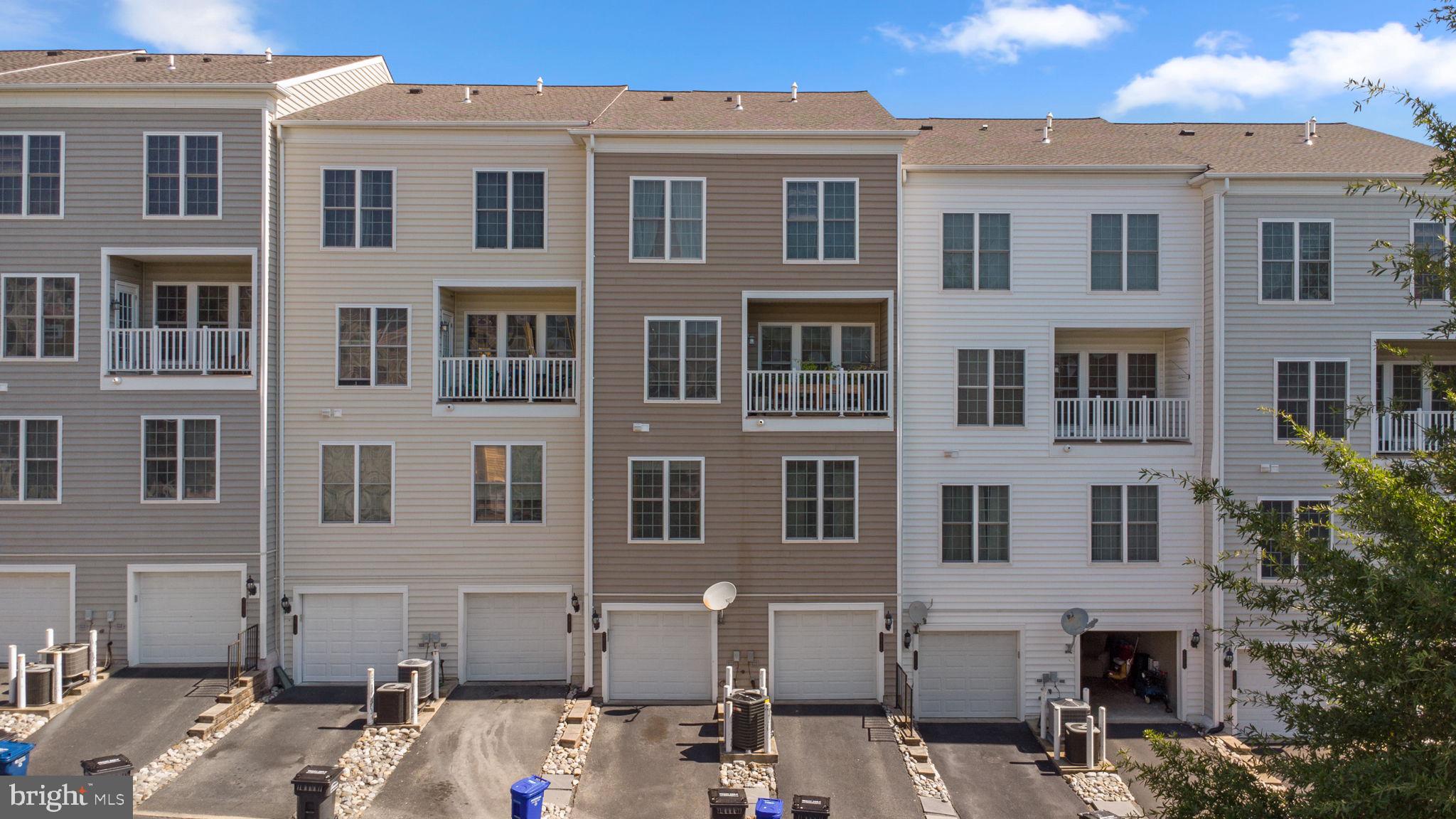 POTOMAC CLUB CONDOMINIUMS - Residential