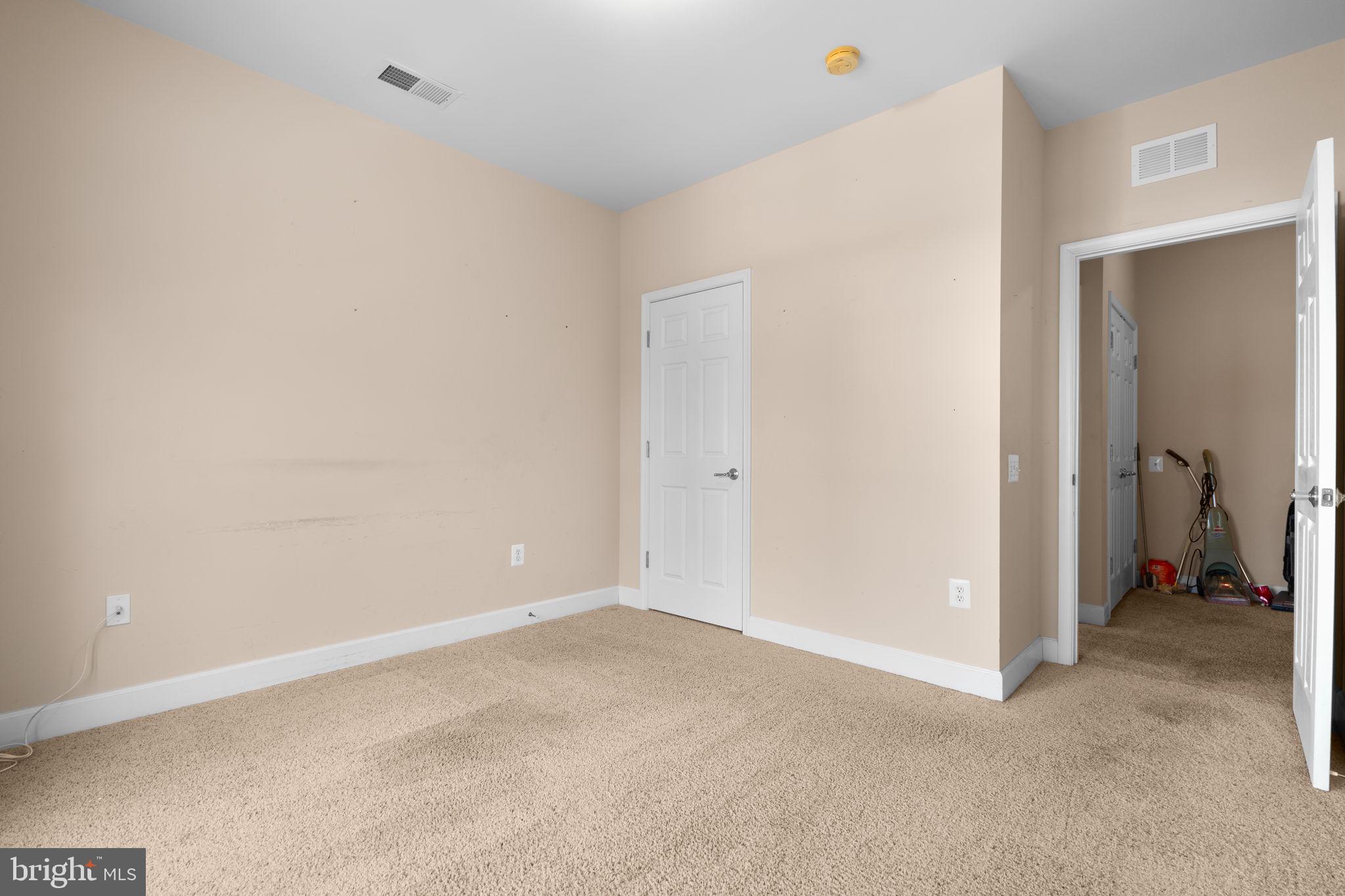 POTOMAC CLUB CONDOMINIUMS - Residential