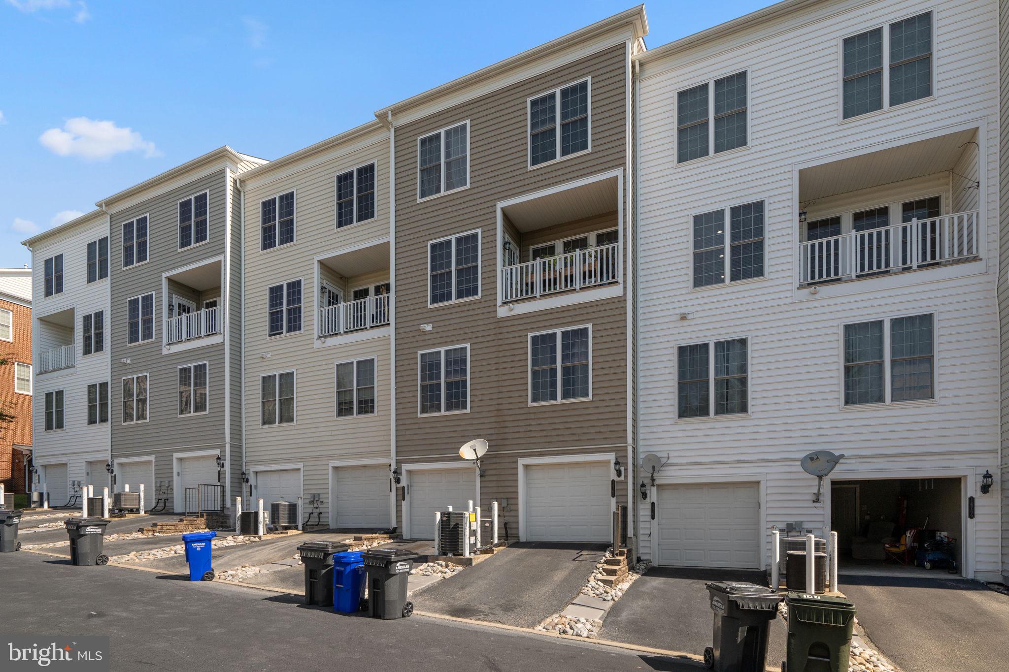 POTOMAC CLUB CONDOMINIUMS - Residential