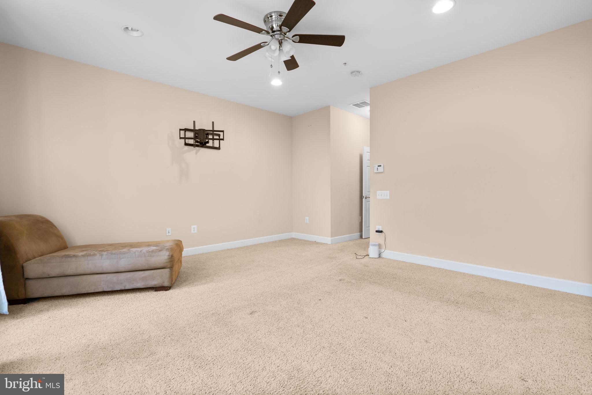 POTOMAC CLUB CONDOMINIUMS - Residential