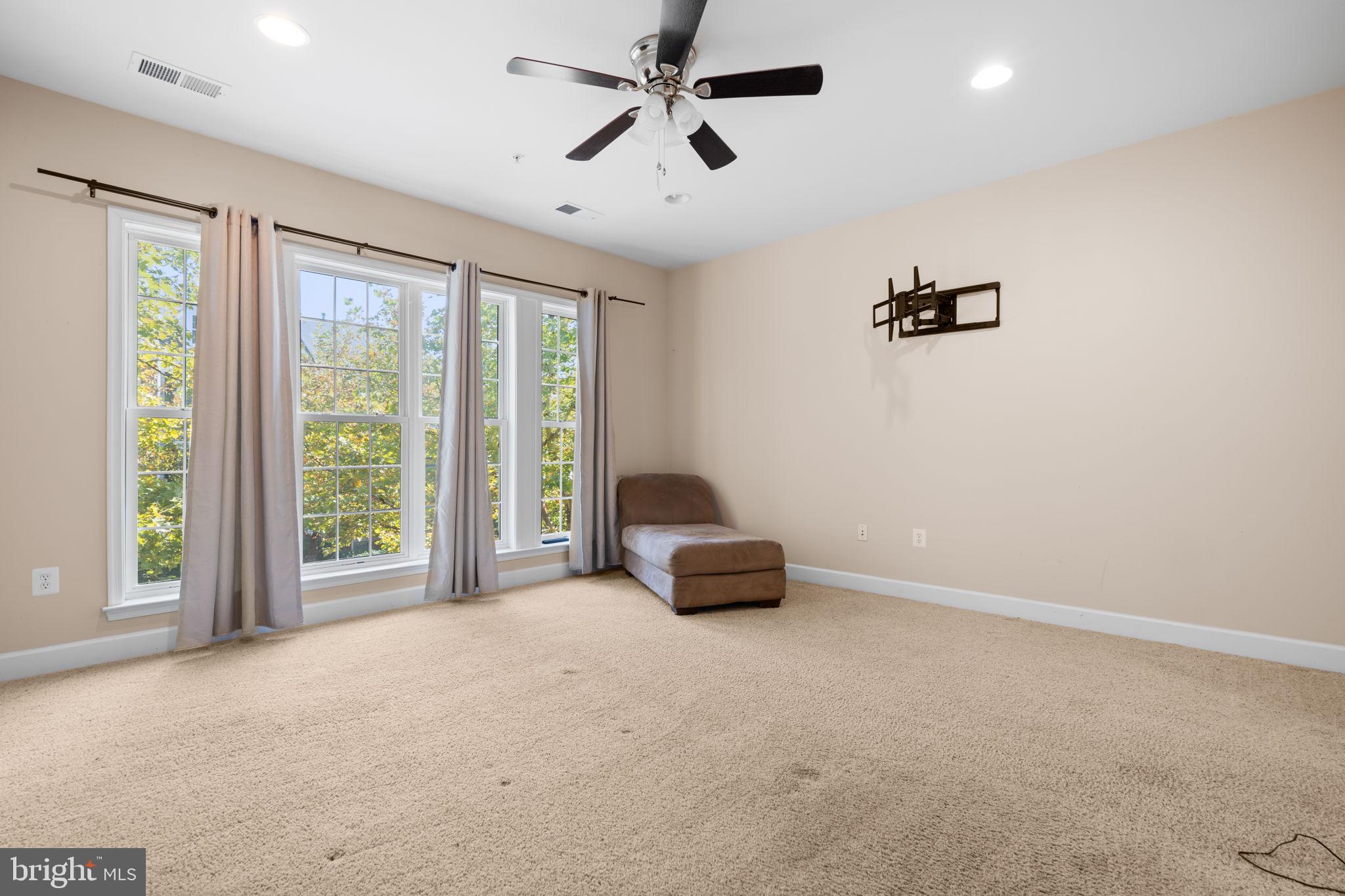 POTOMAC CLUB CONDOMINIUMS - Residential